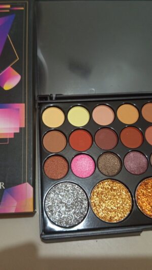 Eye shadow palette