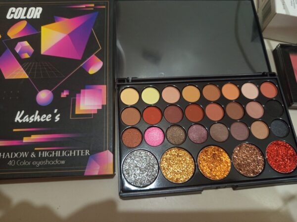 Eye shadow palette